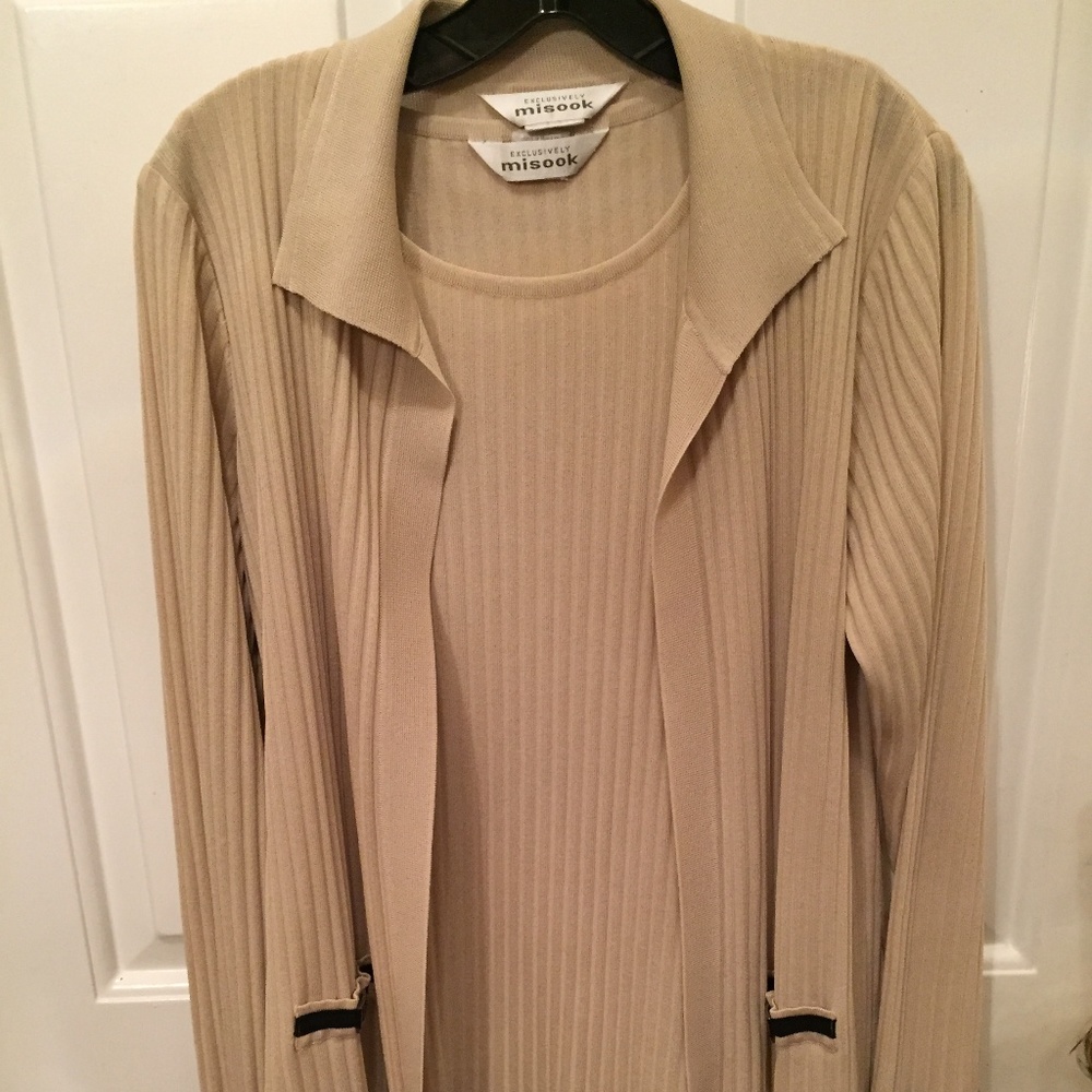 Misook Jacket &  Tank Top Set Beige w/black trim